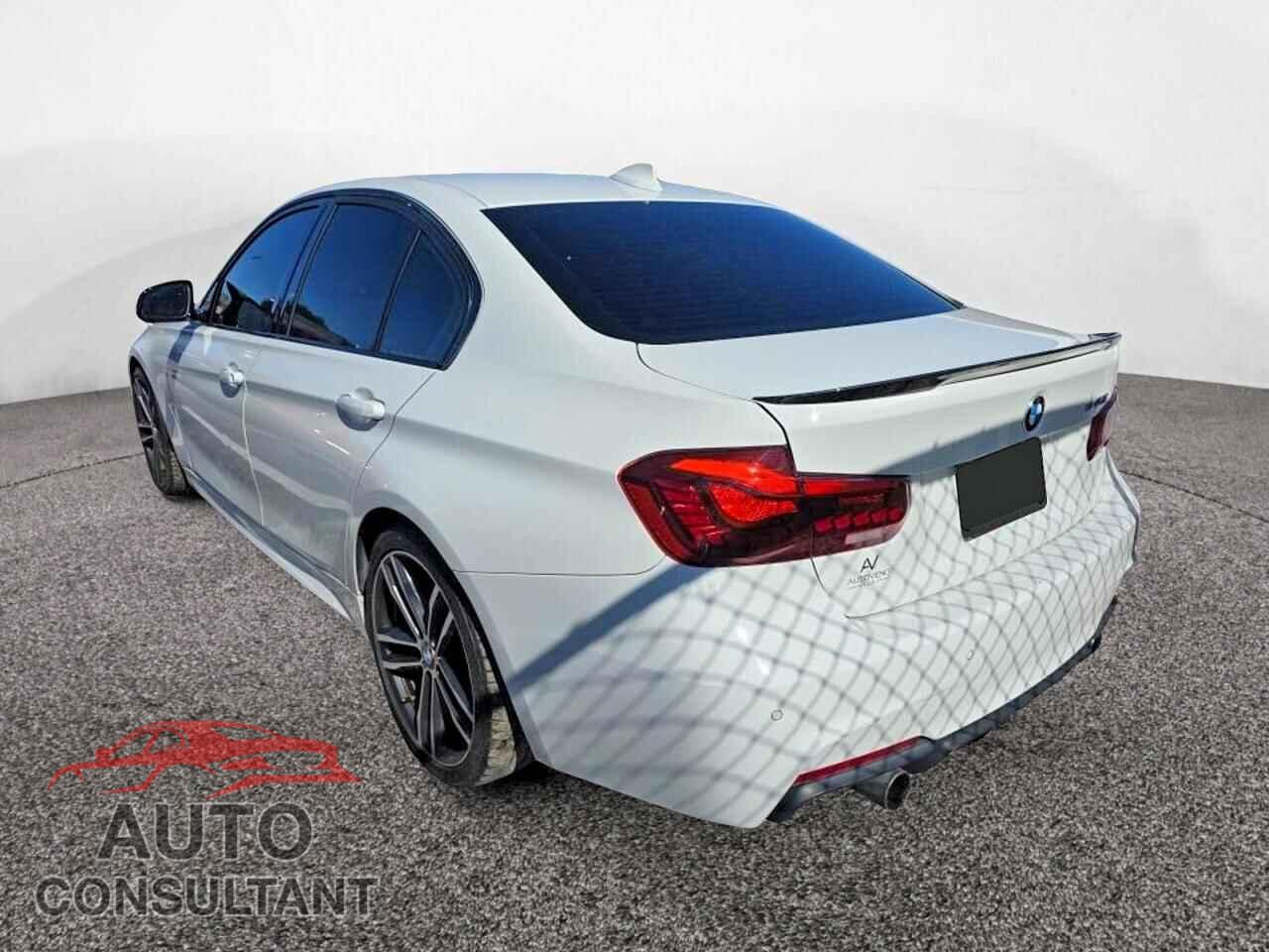 BMW 3 SERIES 2018 - WBA8B3C55JK819417