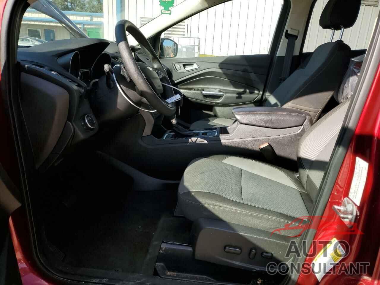 FORD ESCAPE 2017 - 1FMCU0GD2HUC47353