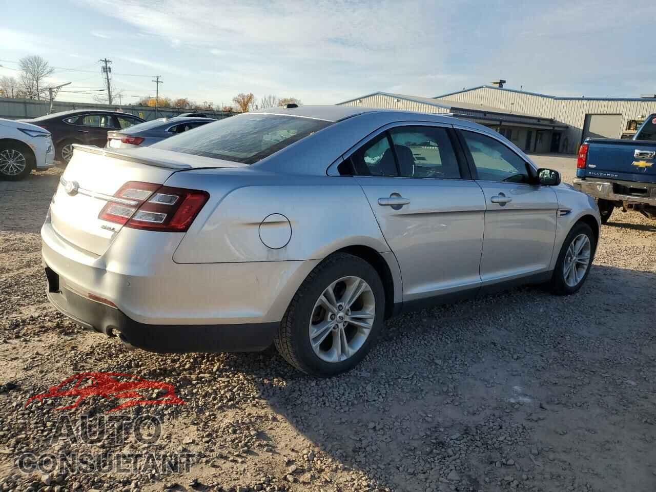 FORD TAURUS 2017 - 1FAHP2E82HG136826