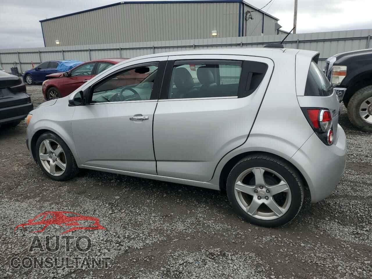 CHEVROLET SONIC 2015 - 1G1JE6SB4F4107036