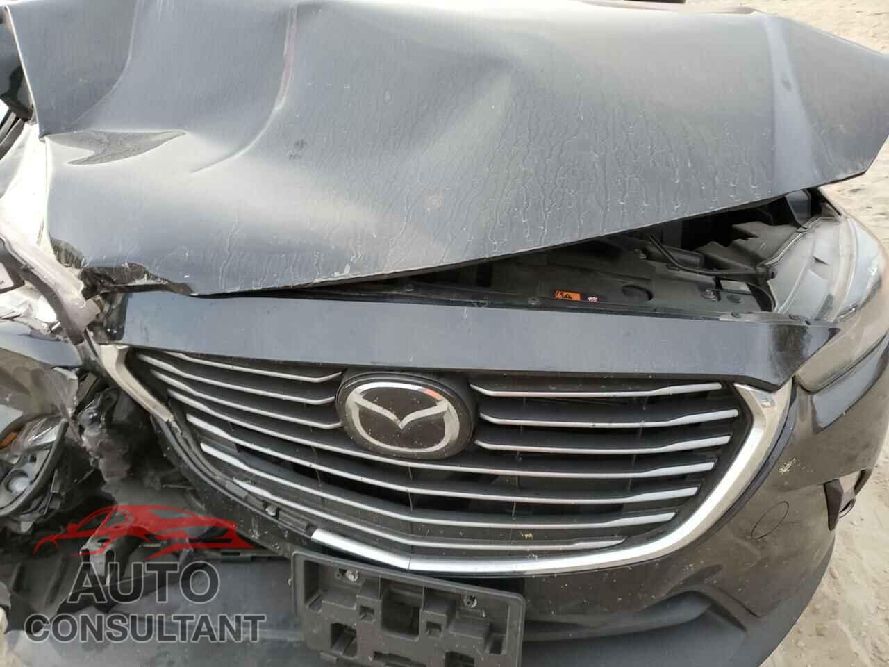 MAZDA CX-3 2018 - JM1DKFD7XJ0330185