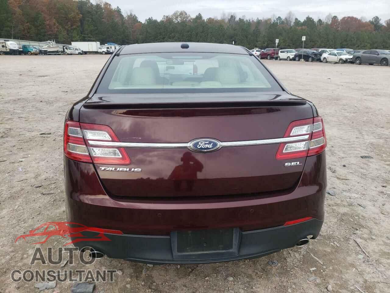 FORD TAURUS 2018 - 1FAHP2E89JG116854