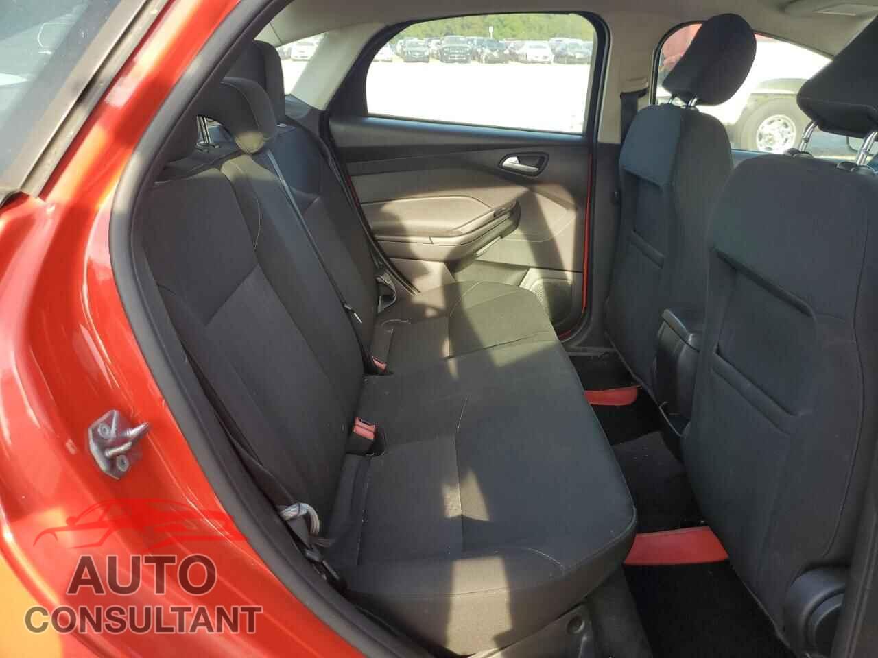 FORD FOCUS 2017 - 1FADP3F28HL300411