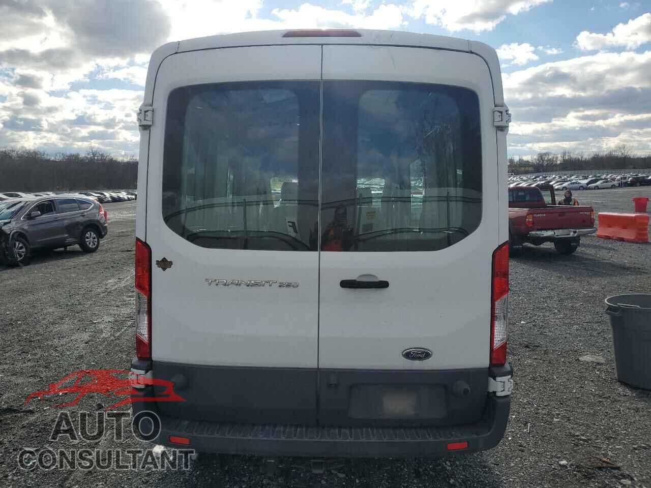 FORD TRANSIT 2017 - 1FTYR2CM4HKA48944