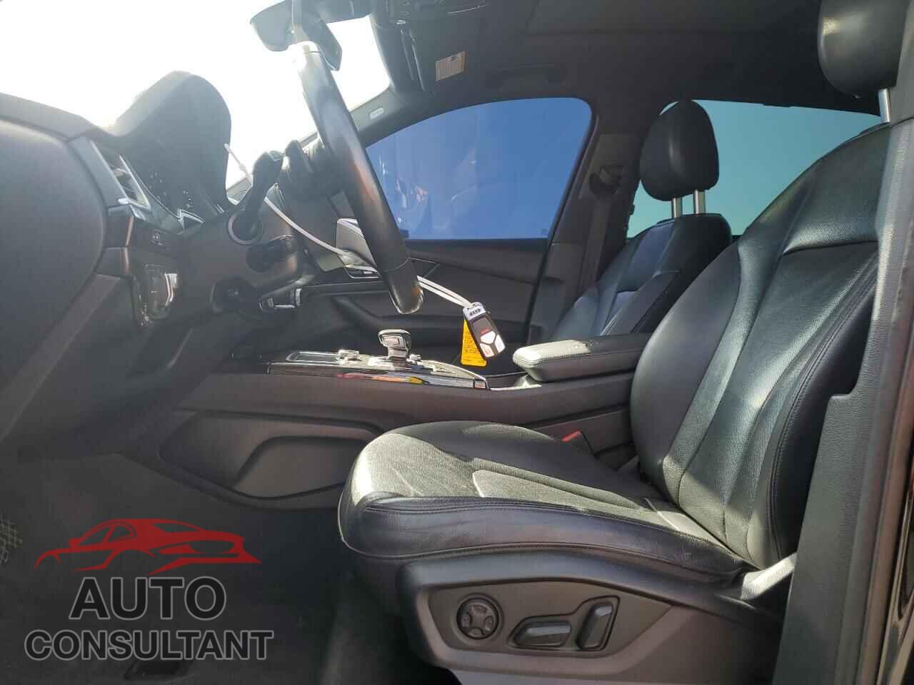 AUDI Q7 2018 - WA1VAAF71JD011056