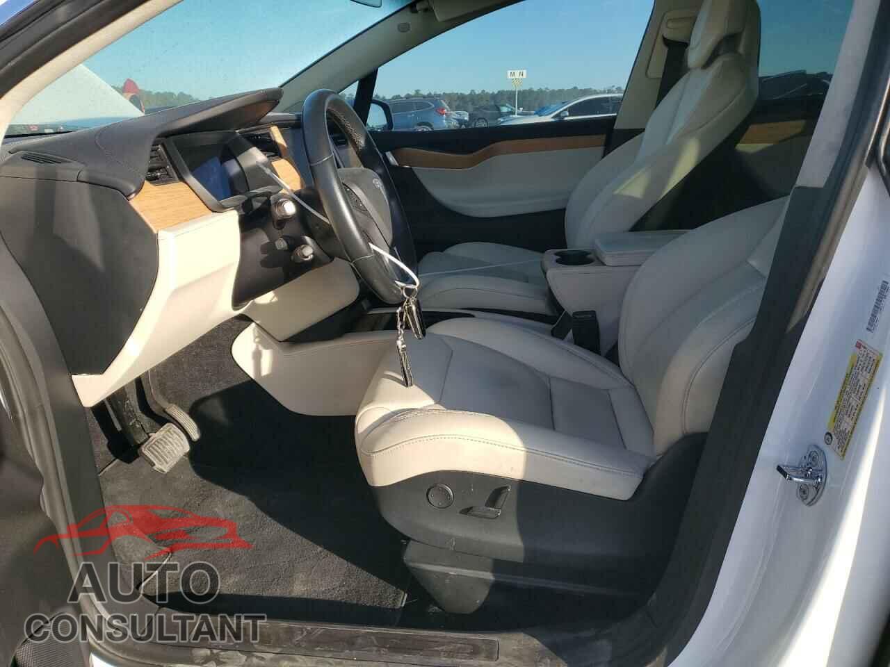 TESLA MODEL X 2018 - 5YJXCAE26JF113041