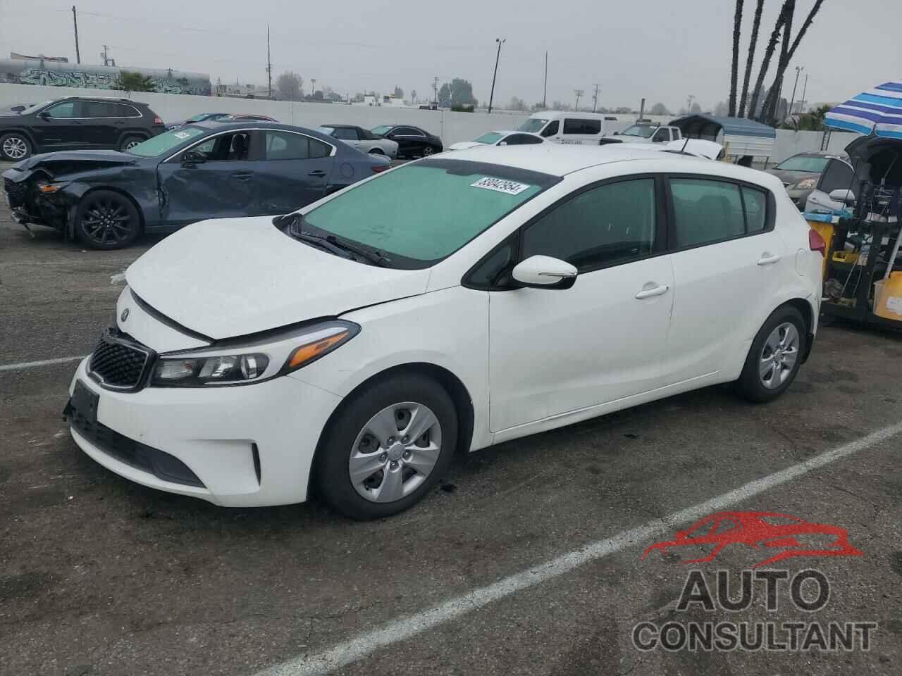 KIA FORTE 2018 - KNAFK5A85J5773795