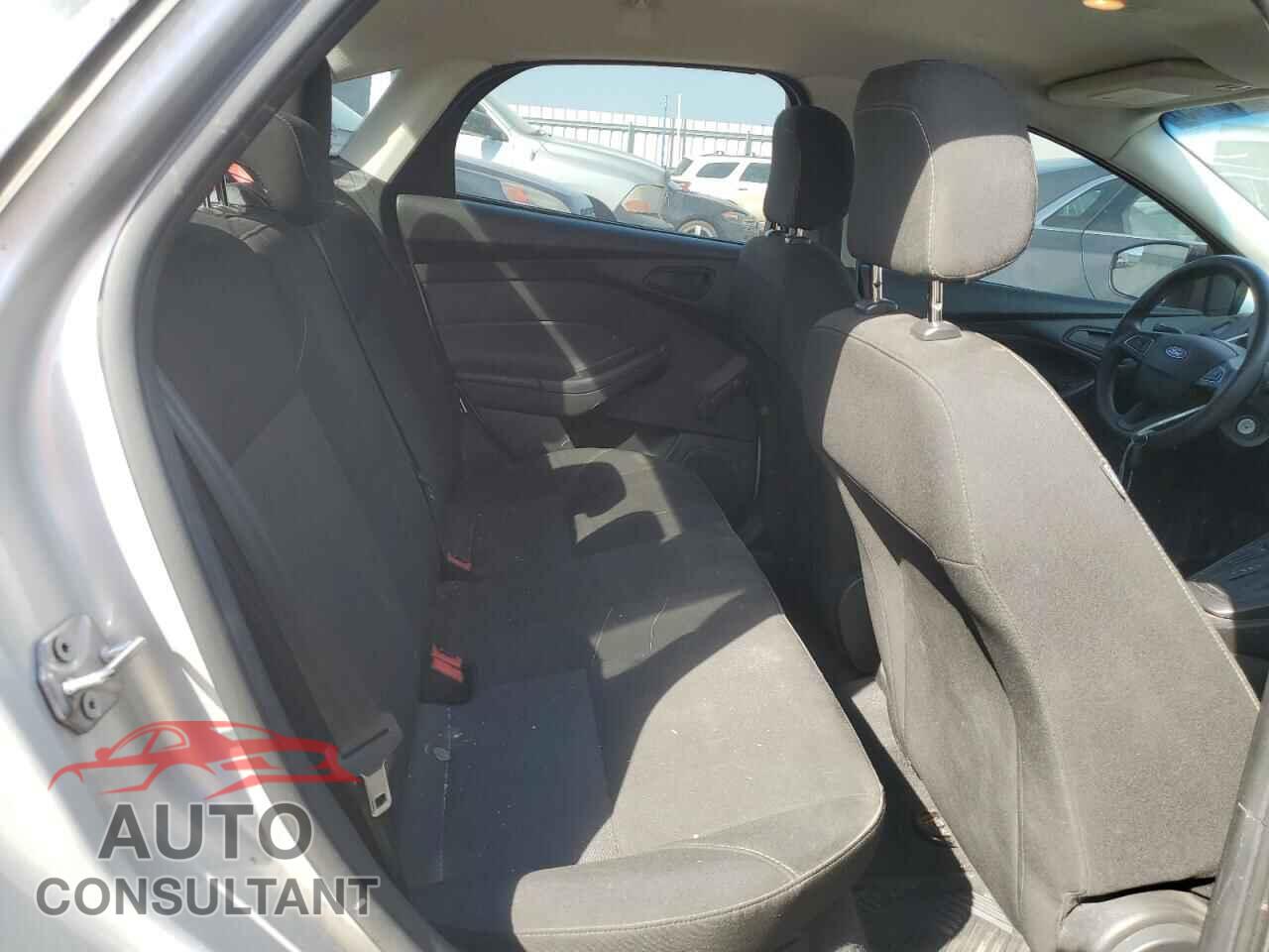 FORD FOCUS 2015 - 1FADP3E27FL275015
