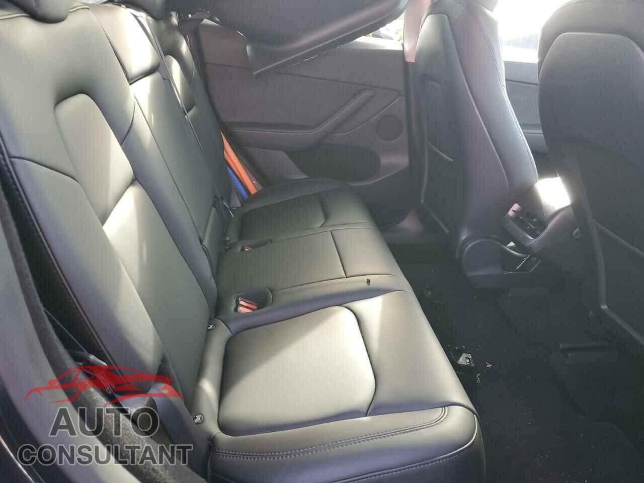 TESLA MODEL Y 2024 - 7SAYGDED0RF121274