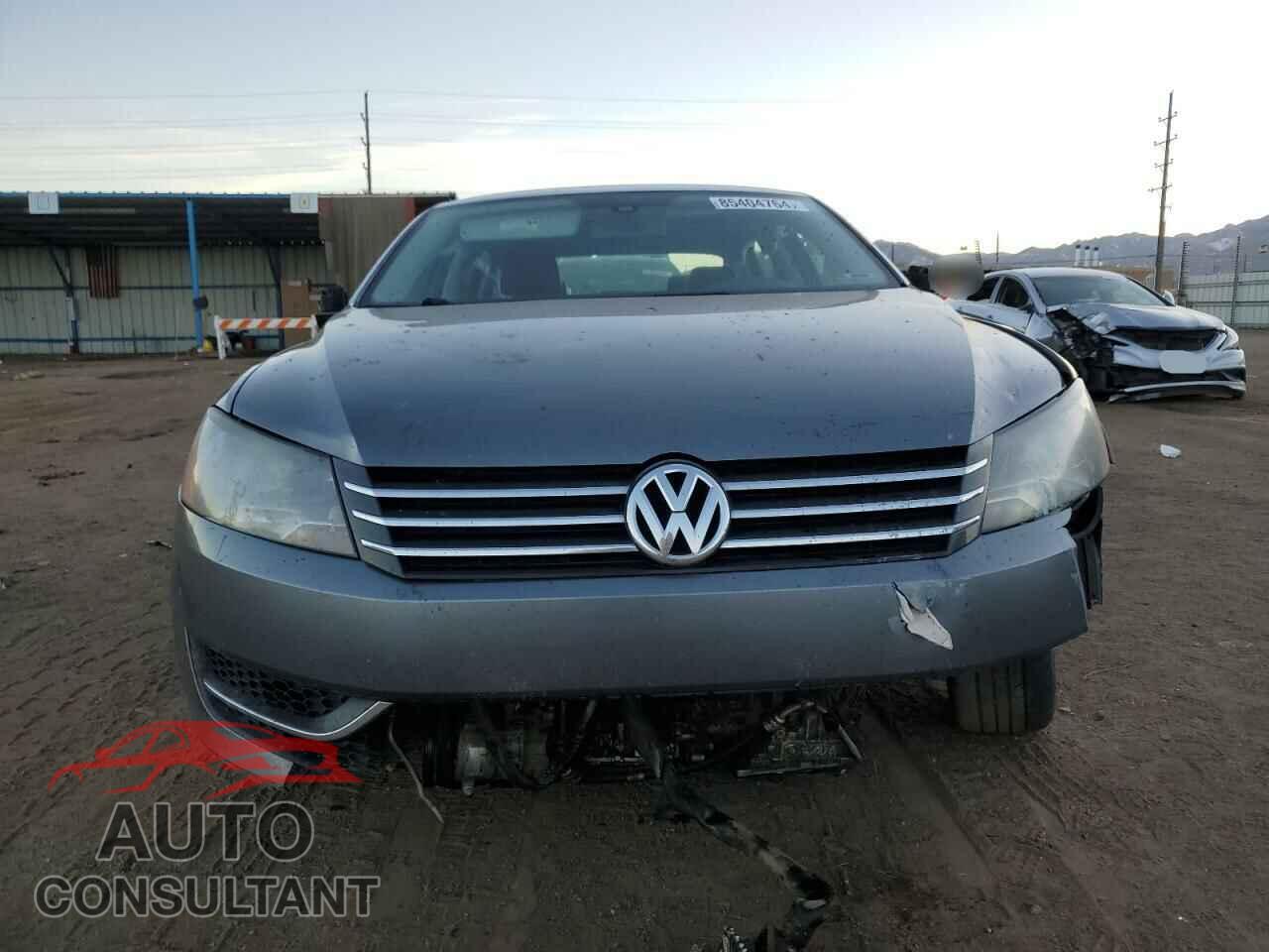 VOLKSWAGEN PASSAT 2013 - 1VWBH7A33DC110237