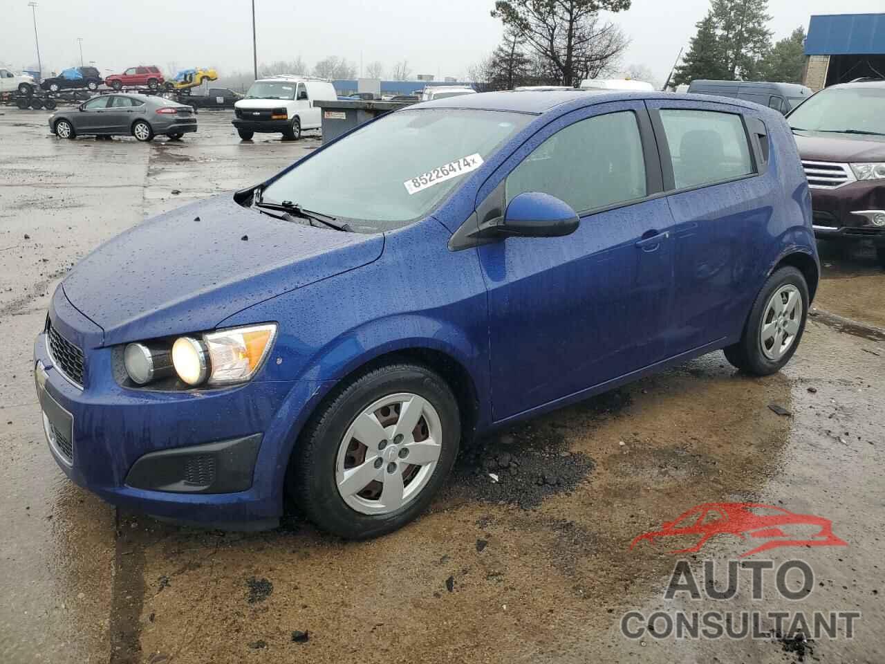 CHEVROLET SONIC 2013 - 1G1JA6SH2D4143837