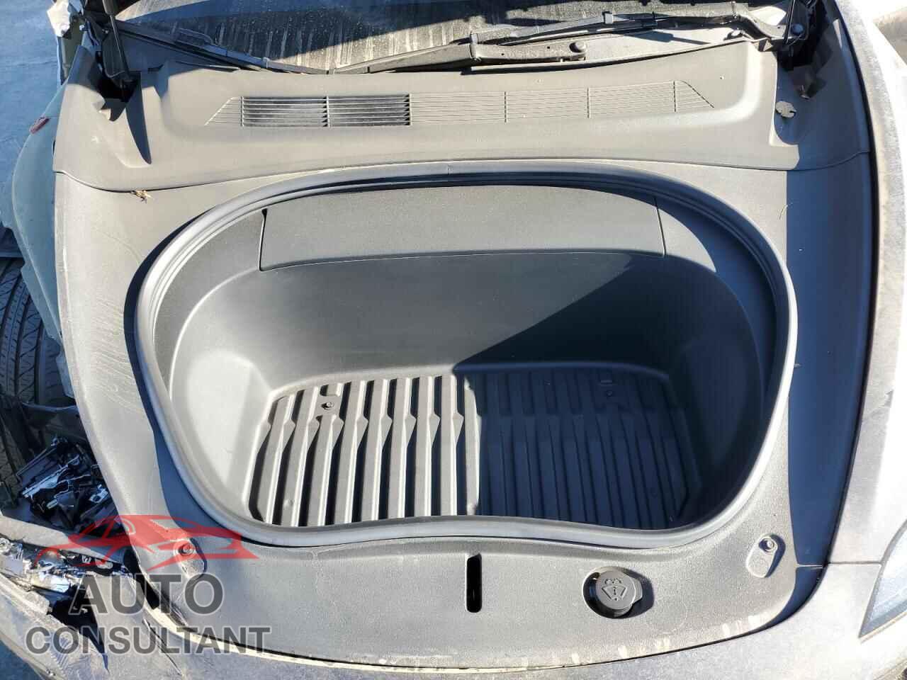 TESLA MODEL 3 2024 - 5YJ3E1EAXRF738585