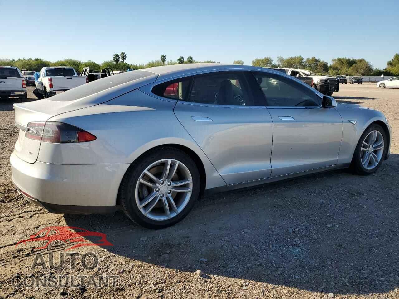 TESLA MODEL S 2013 - 5YJSA1CG5DFP03704