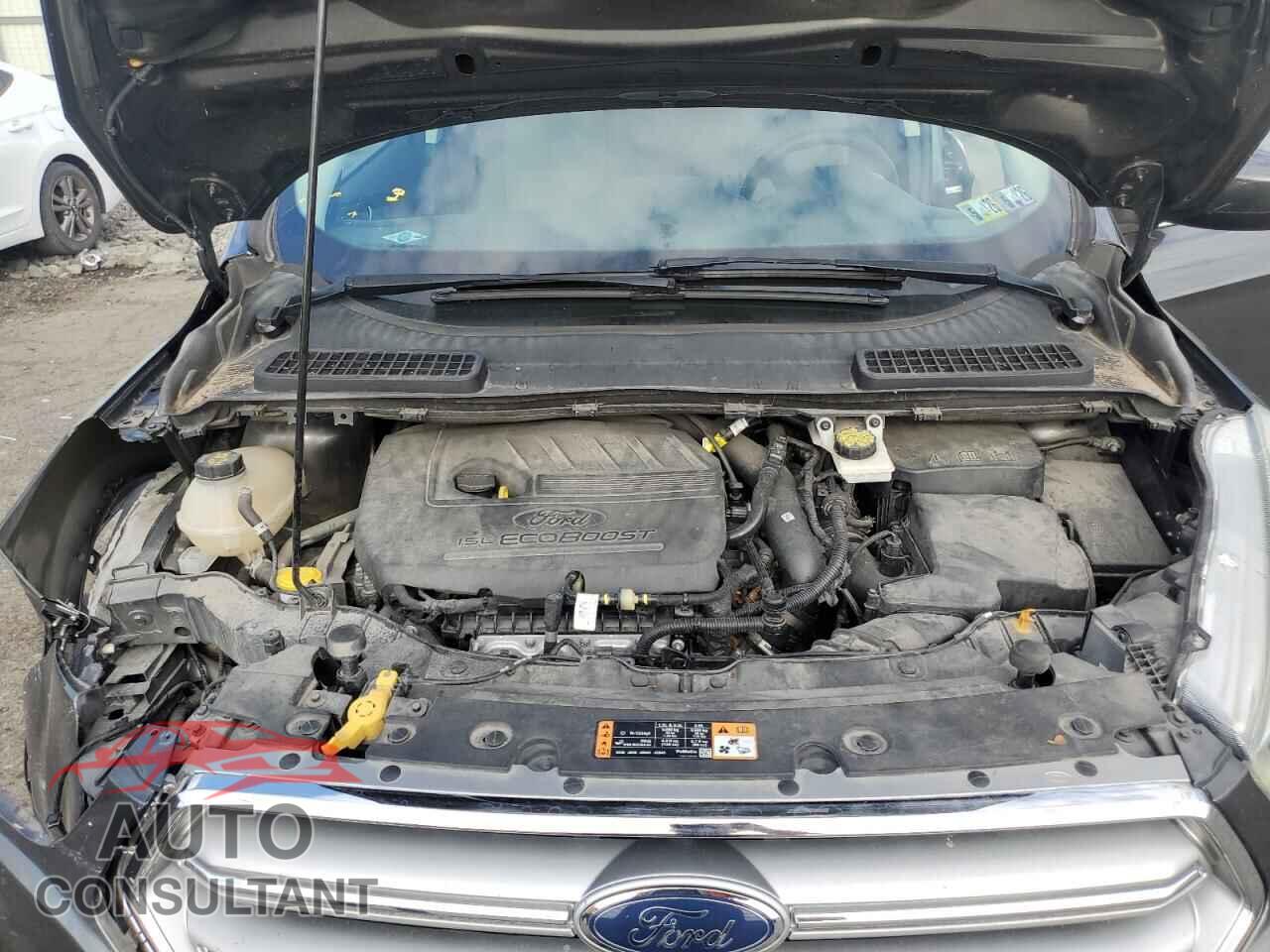 FORD ESCAPE 2017 - 1FMCU9GD3HUD17298