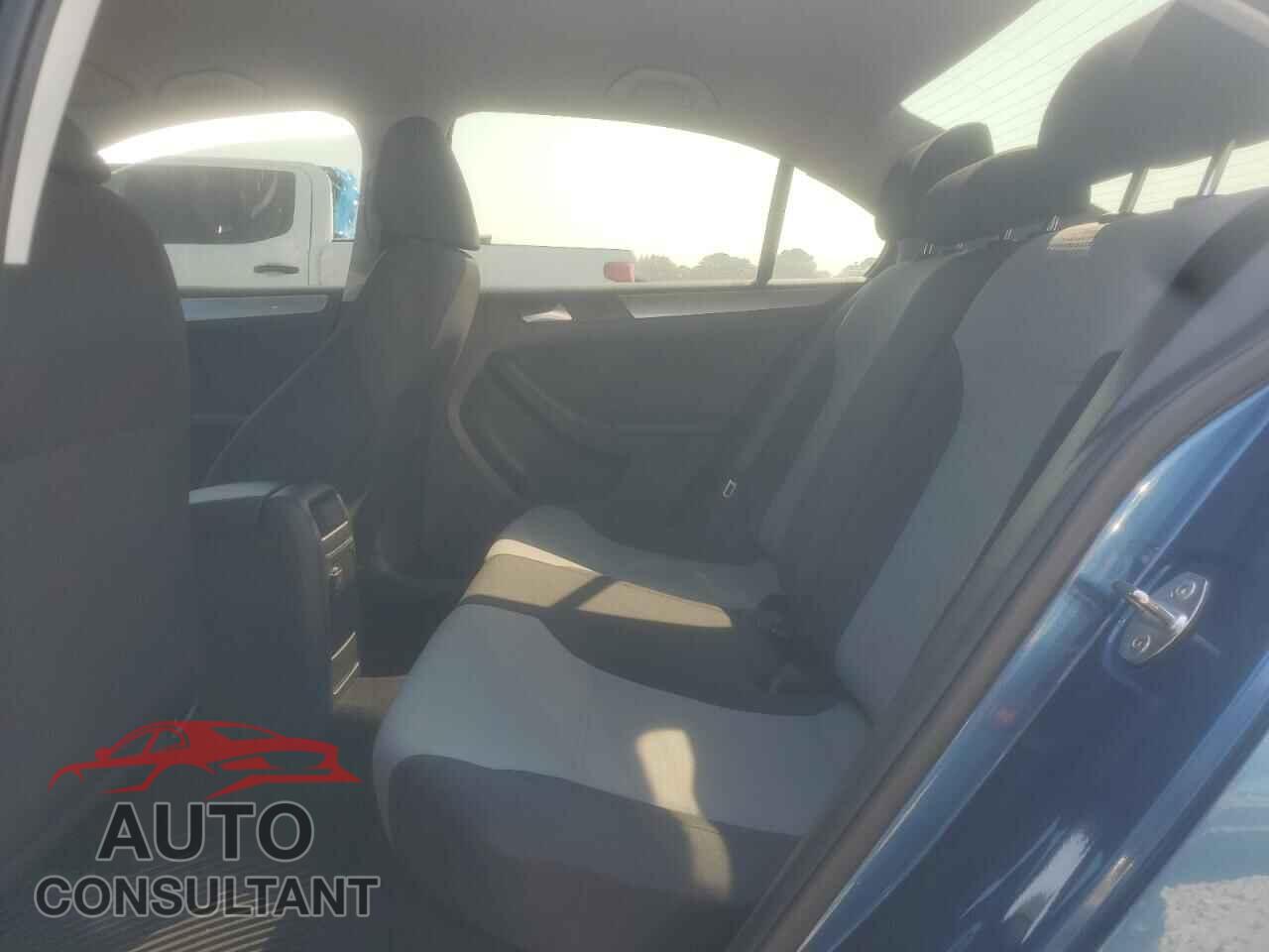 VOLKSWAGEN JETTA 2017 - 3VW2B7AJ2HM363845