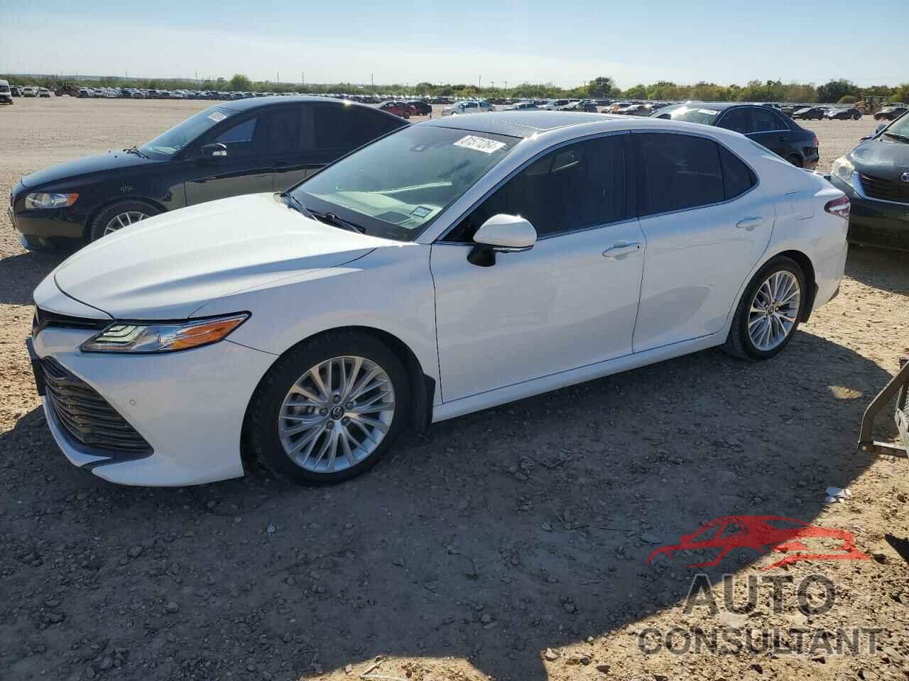 TOYOTA CAMRY 2018 - 4T1B11HK7JU043743