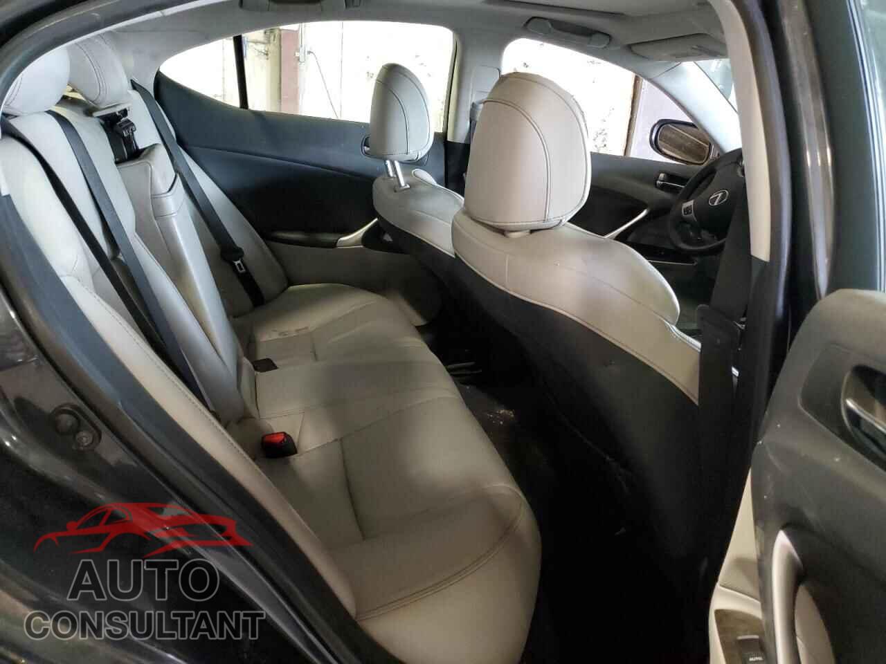 LEXUS IS 2011 - JTHCF5C26B5047155