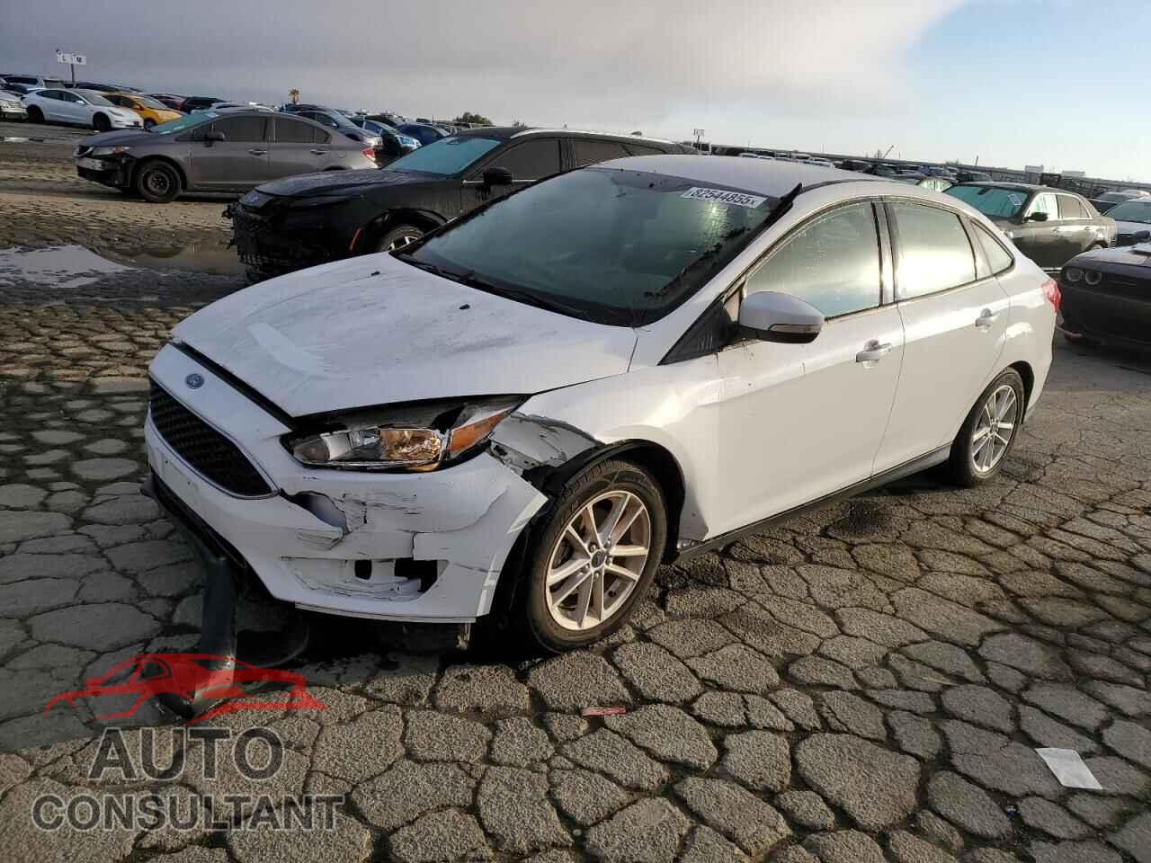 FORD FOCUS 2015 - 1FADP3F24FL220343