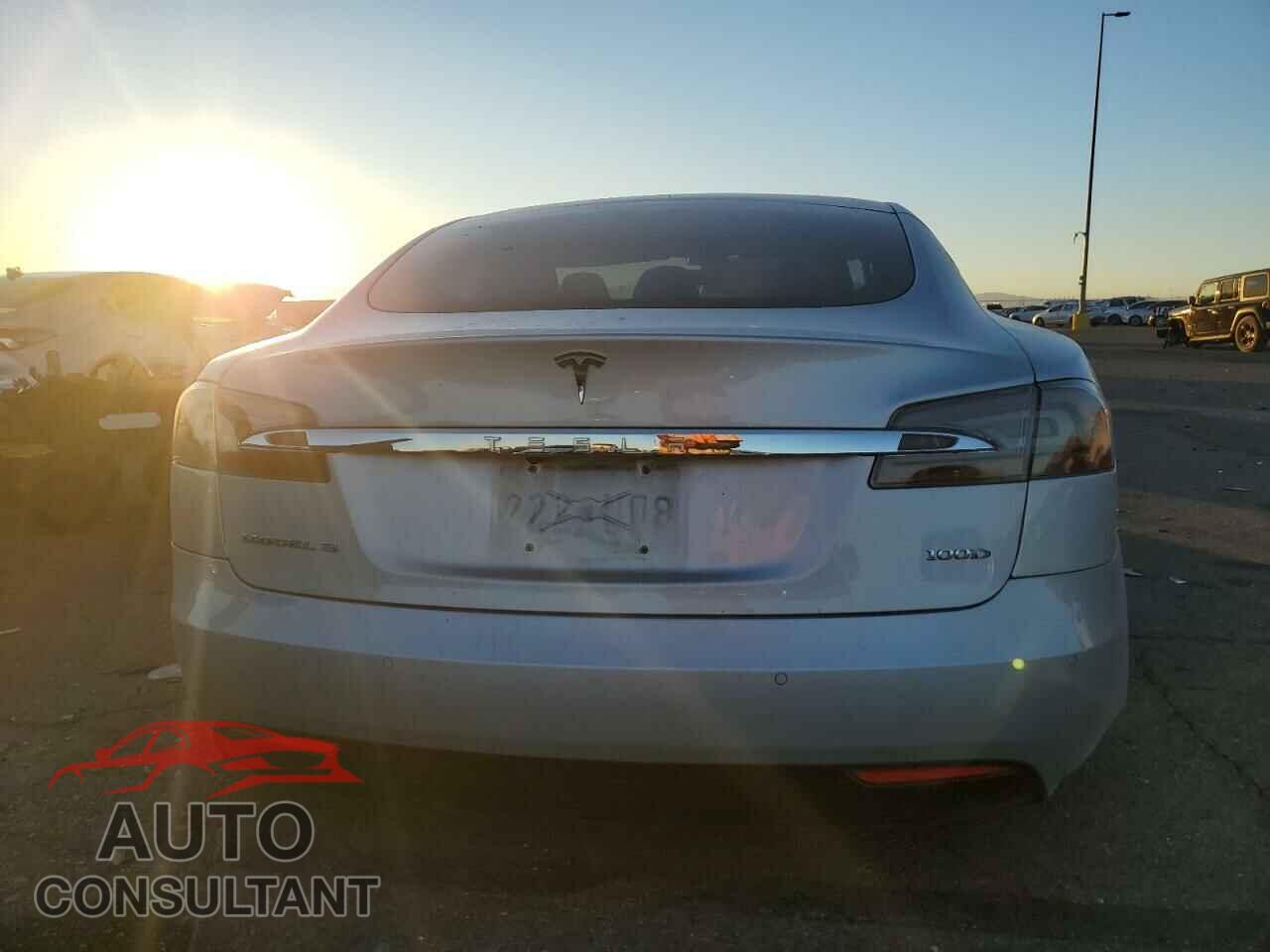 TESLA MODEL S 2018 - 5YJSA1E21JF241638