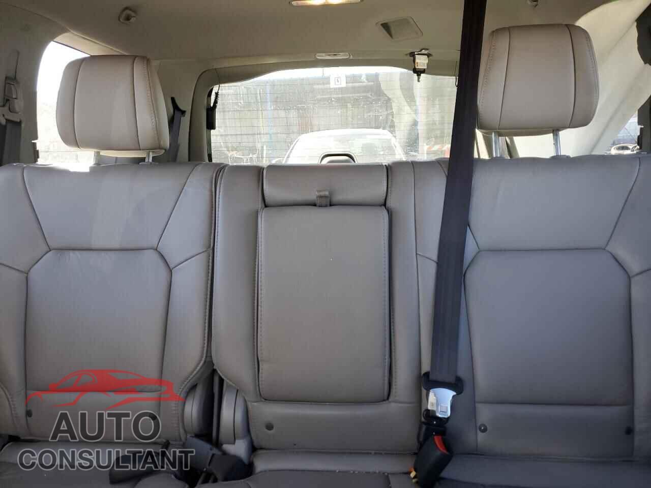 HONDA PILOT 2015 - 5FNYF4H50FB032188