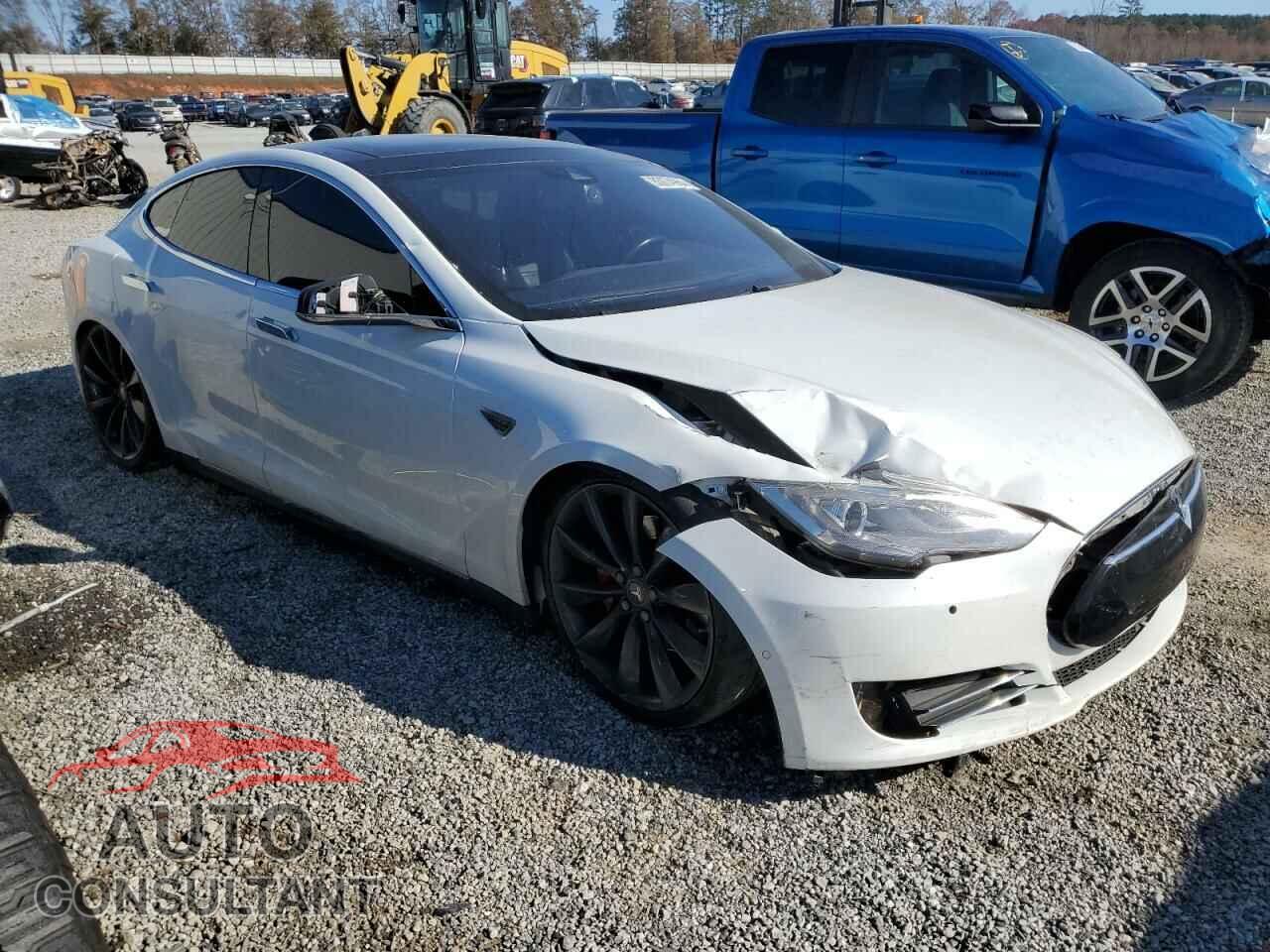 TESLA MODEL S 2015 - 5YJSA1E48FF109520