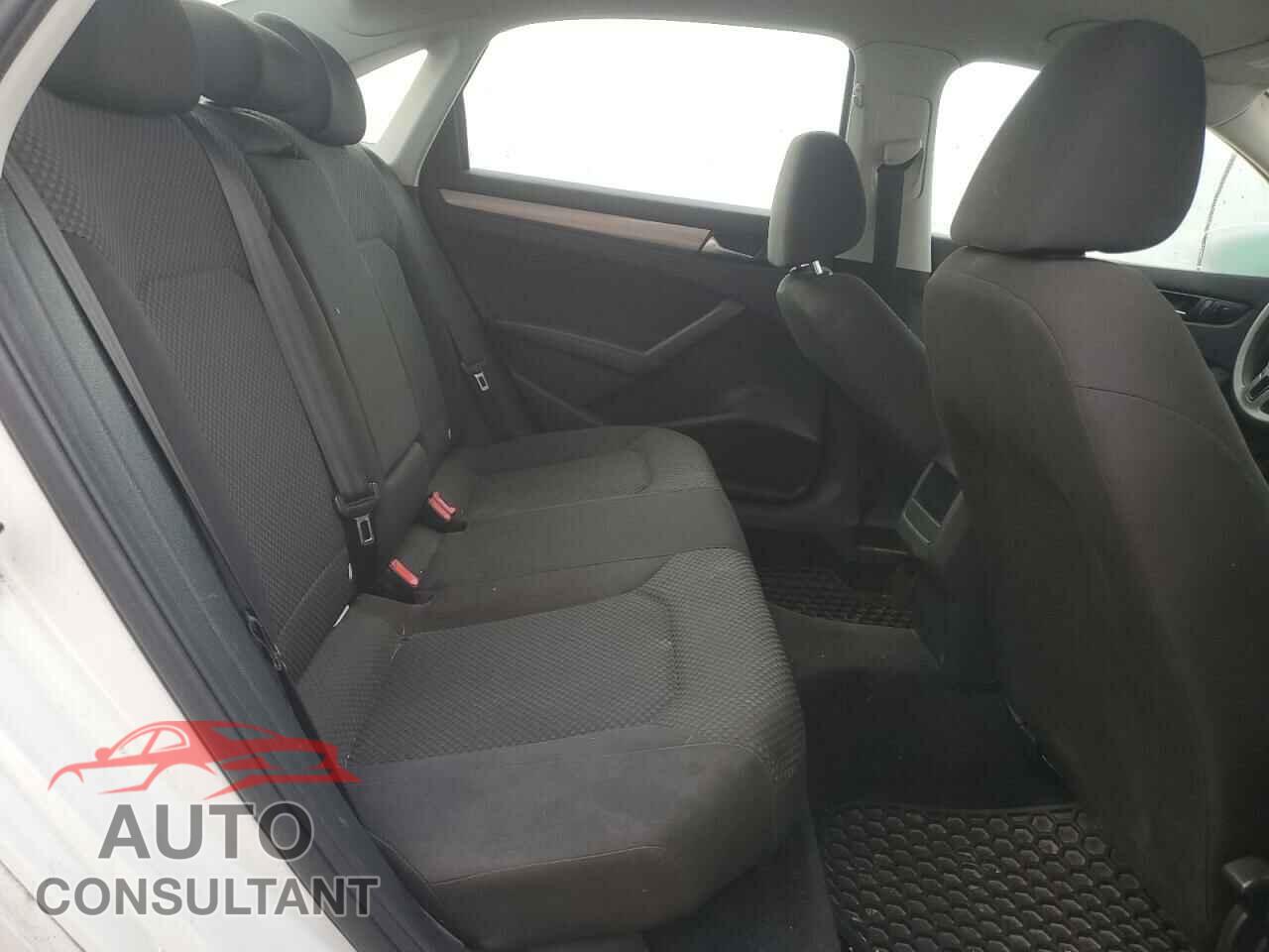 VOLKSWAGEN PASSAT 2012 - 1VWAH7A36CC101557