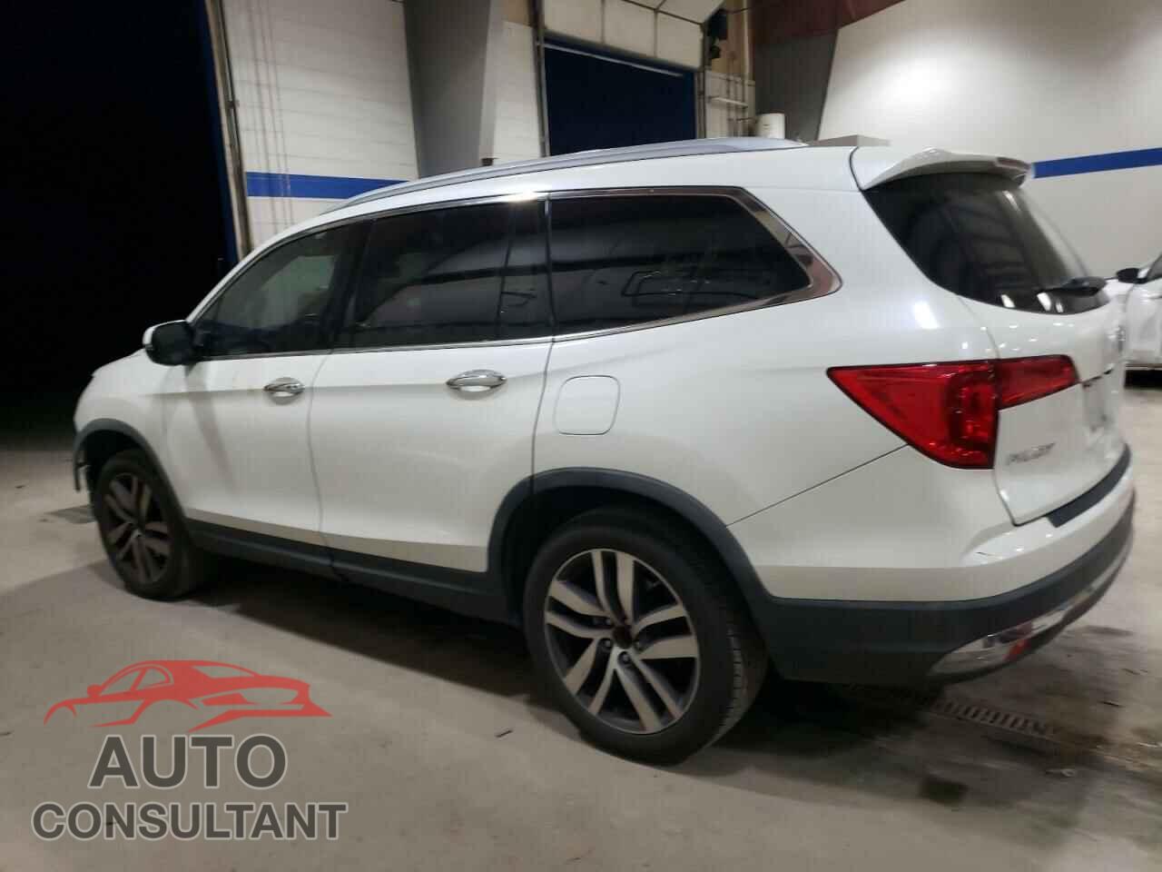 HONDA PILOT 2017 - 5FNYF5H93HB018538