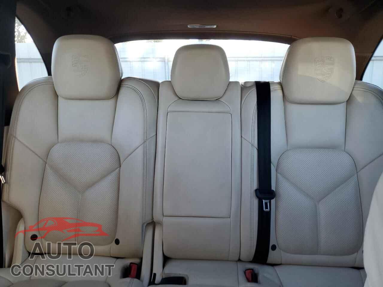 PORSCHE CAYENNE 2017 - WP1AA2A22HKA82843