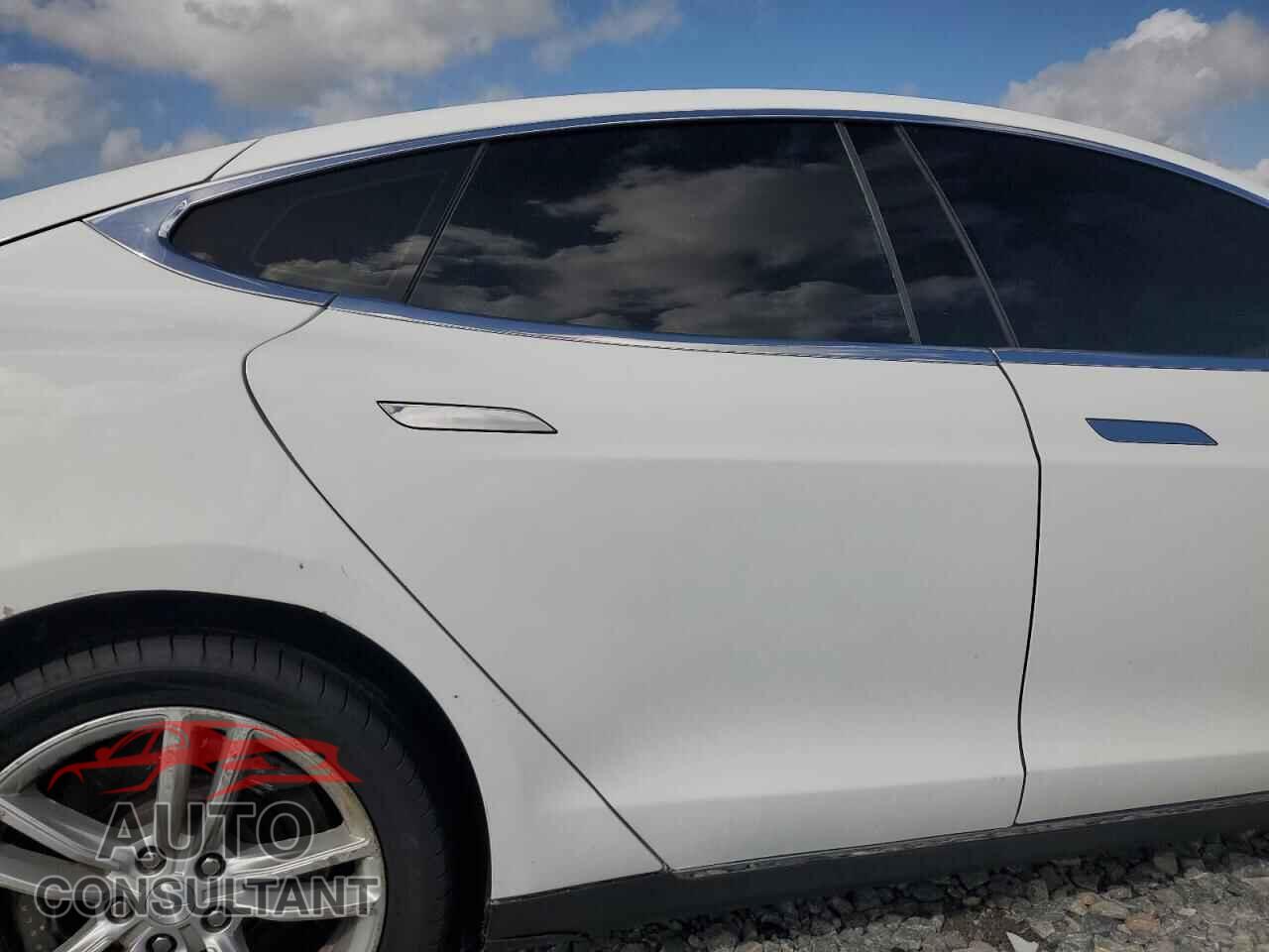 TESLA MODEL S 2015 - 5YJSA1S23FF088773