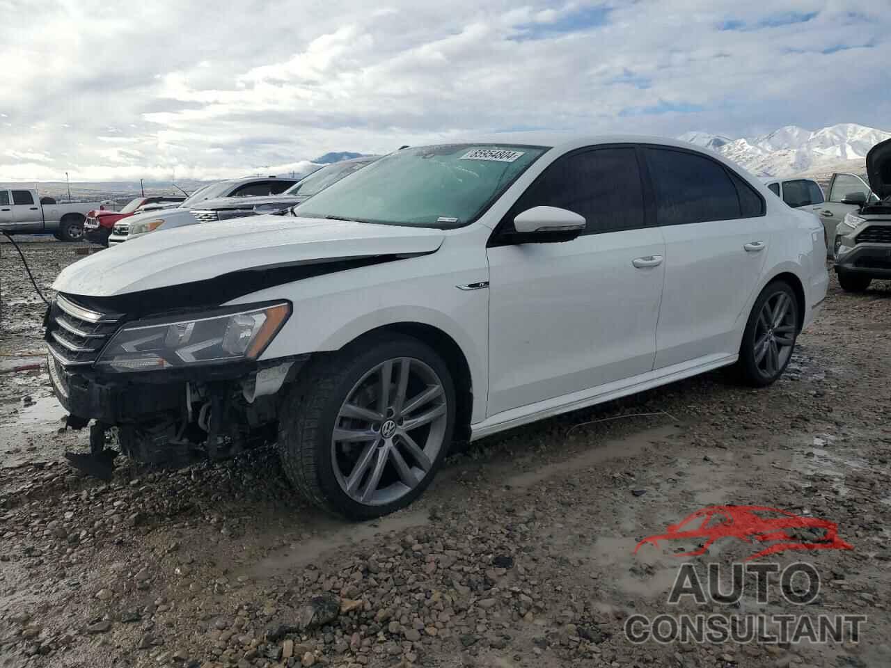 VOLKSWAGEN PASSAT 2018 - 1VWAA7A34JC050304
