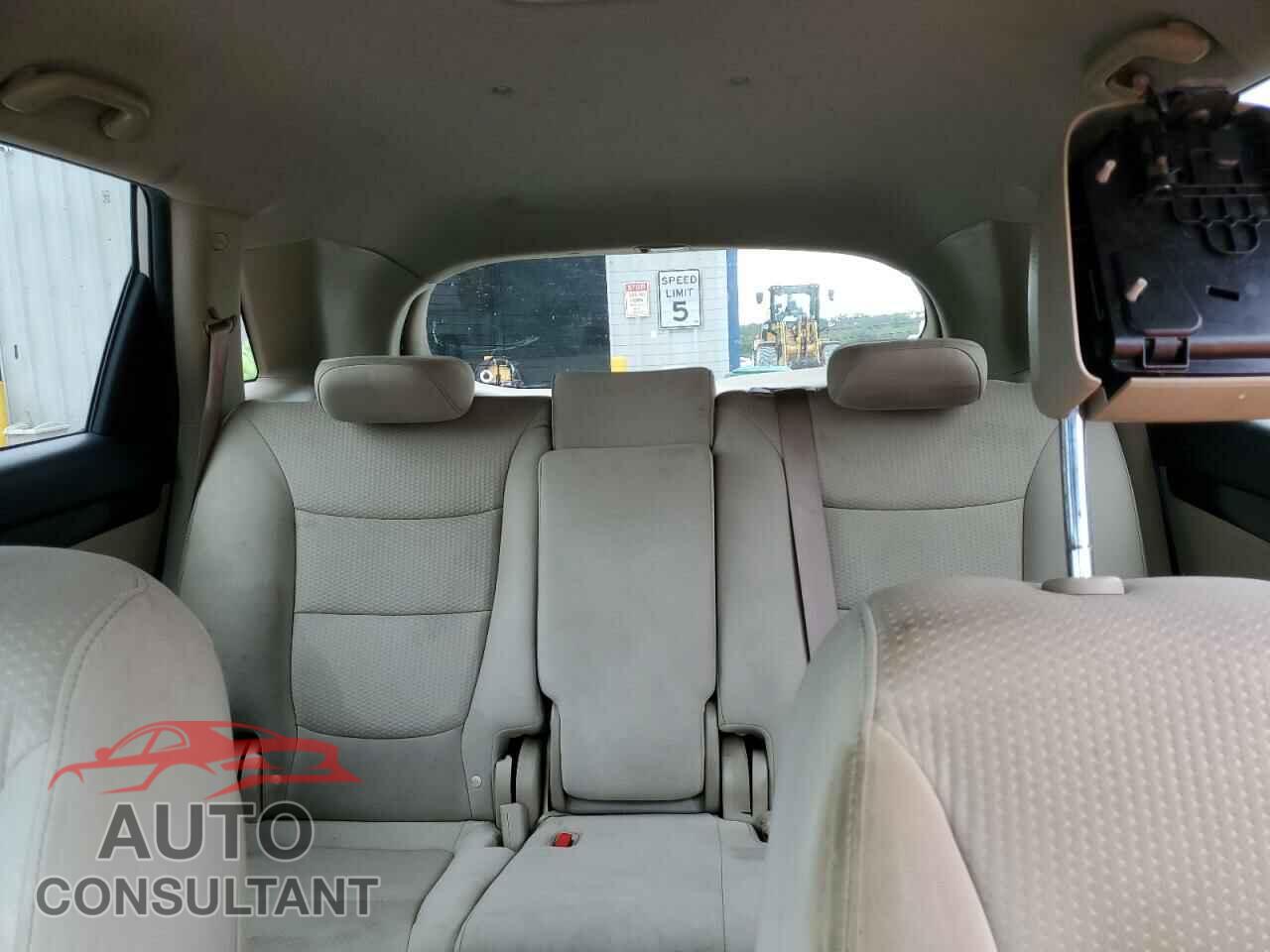KIA SORENTO 2013 - 5XYKT3A15DG390554