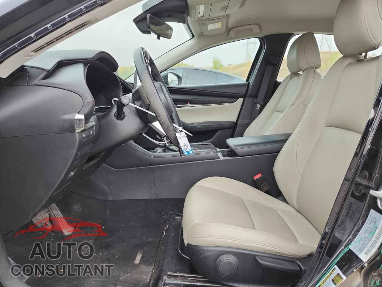 MAZDA 3 2019 - JM1BPBAM7K1120196