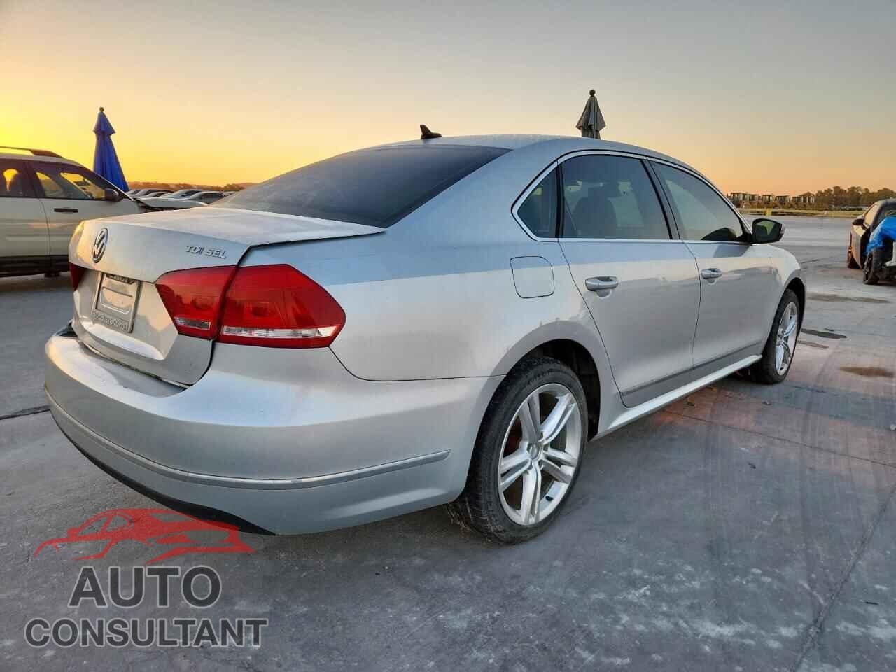 VOLKSWAGEN PASSAT 2013 - 1VWCN7A37DC032302