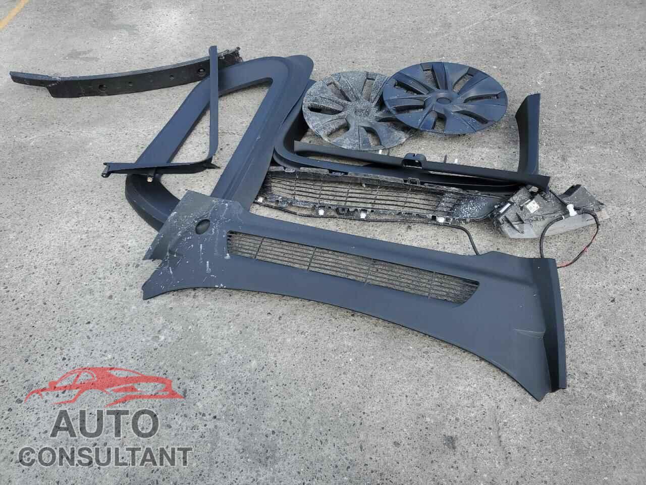 TESLA MODEL Y 2024 - 7SAYGDEE3RF080793