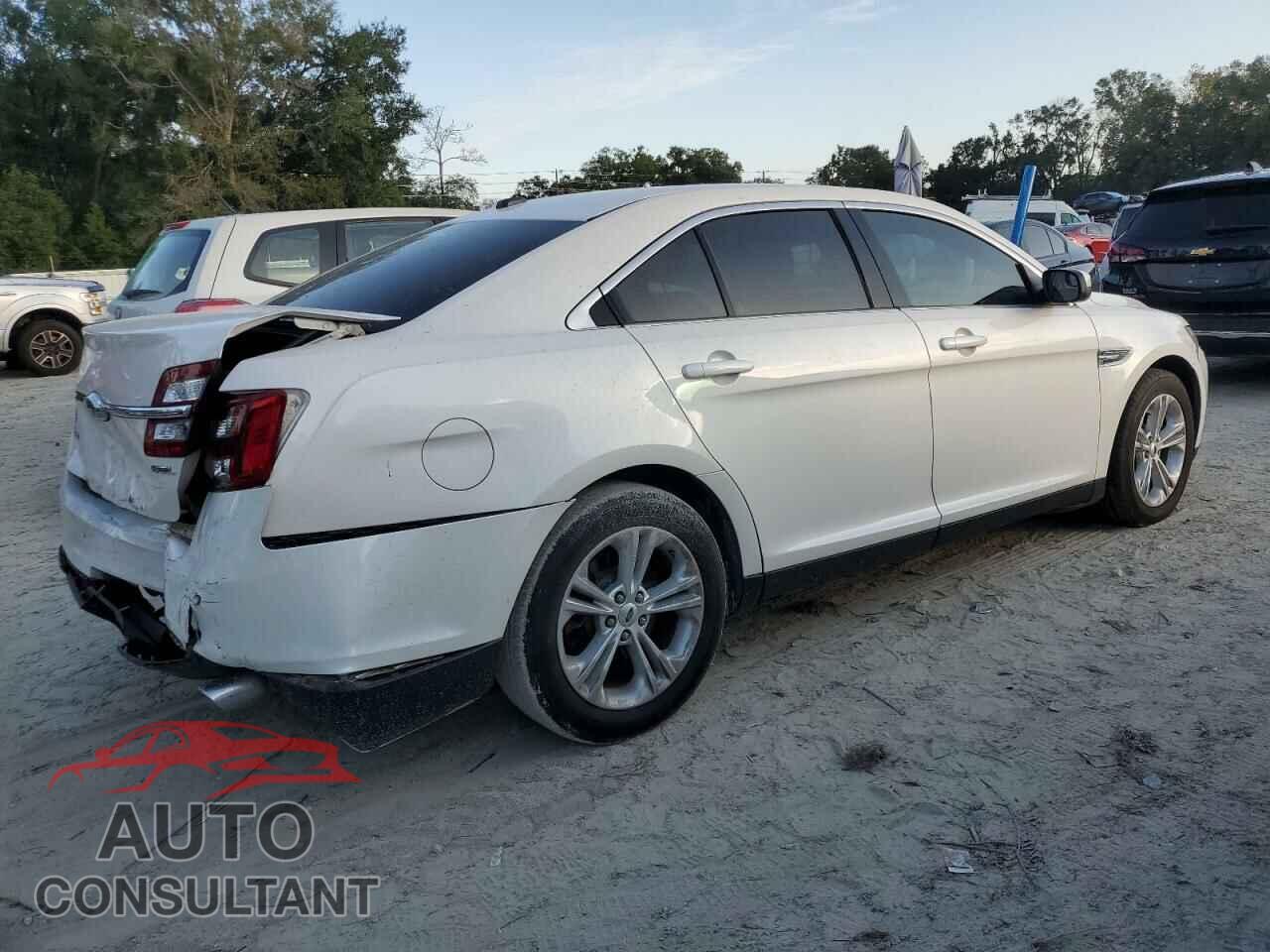 FORD TAURUS 2019 - 1FAHP2E82KG114879