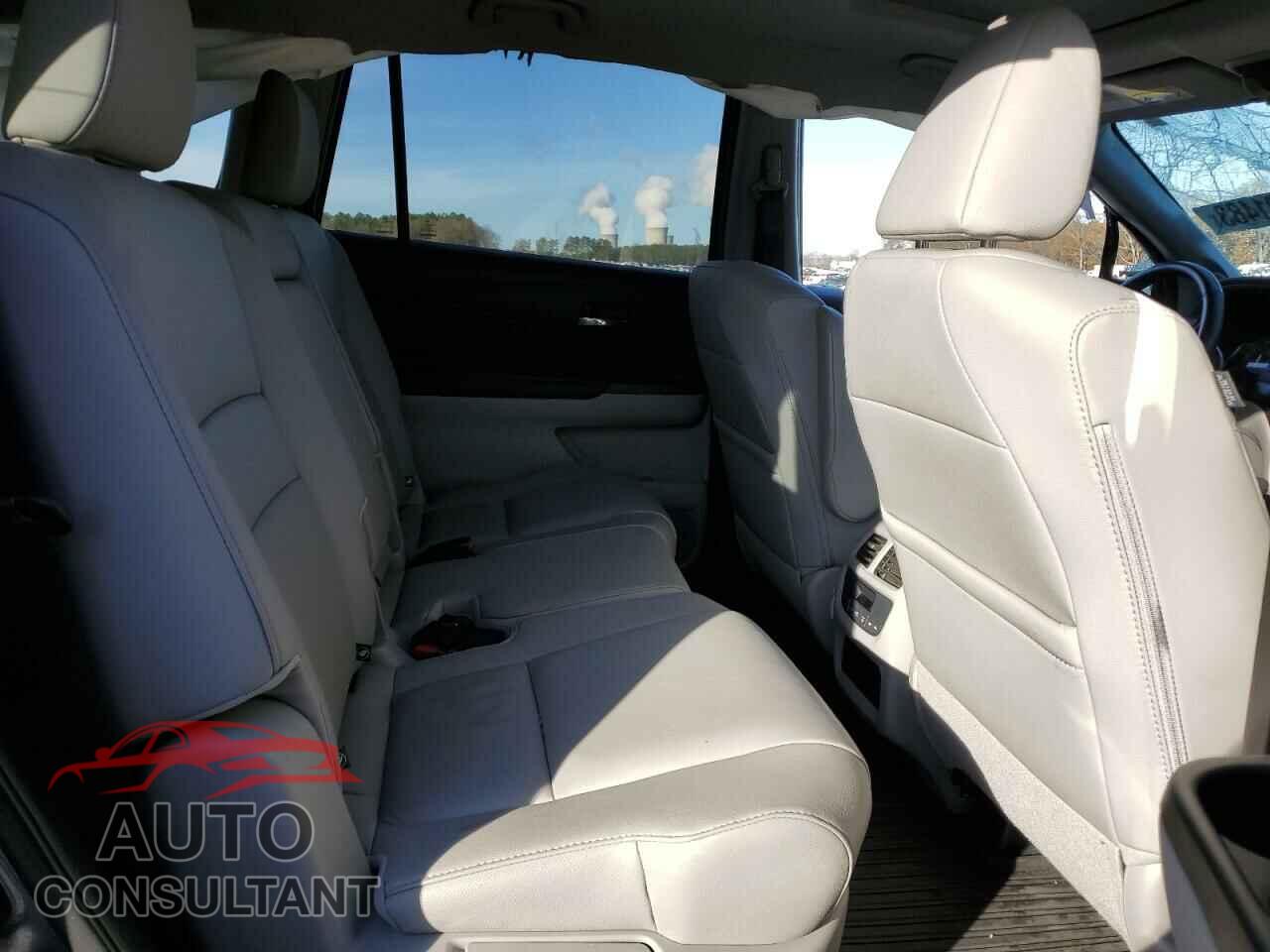 HONDA PILOT 2017 - 5FNYF5H50HB044298