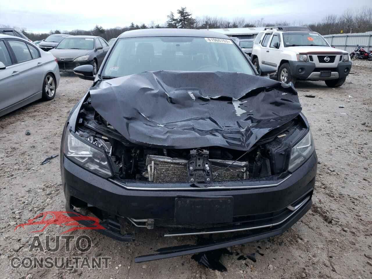 VOLKSWAGEN PASSAT 2017 - 1VWAT7A31HC041404