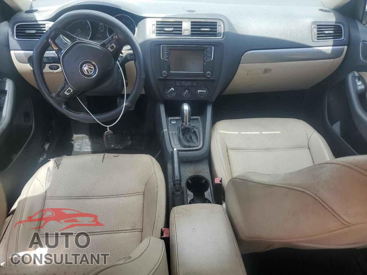 VOLKSWAGEN JETTA 2017 - 3VWDB7AJ7HM347357