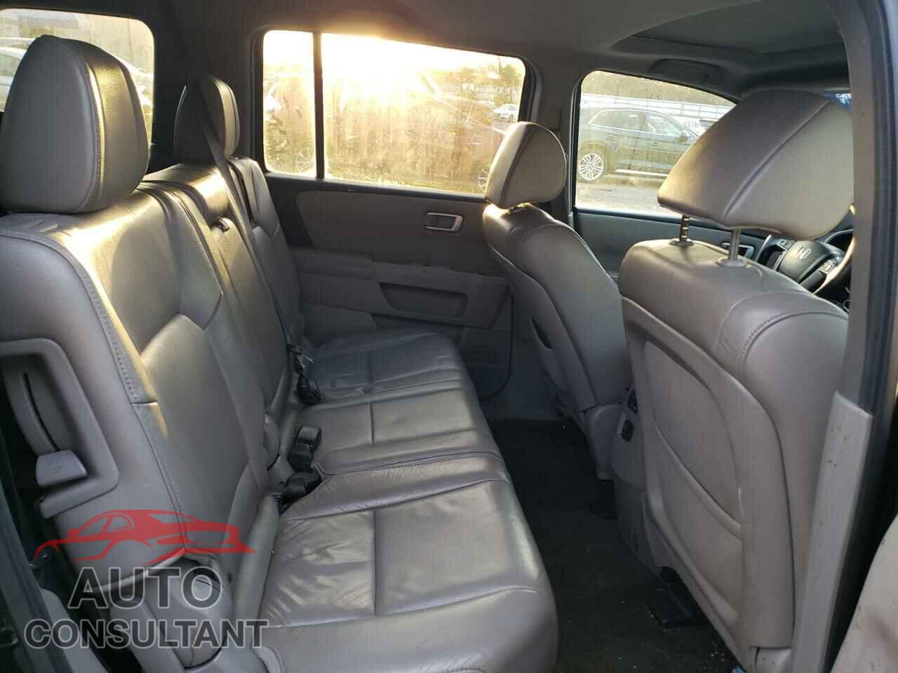 HONDA PILOT 2013 - 5FNYF4H56DB026215