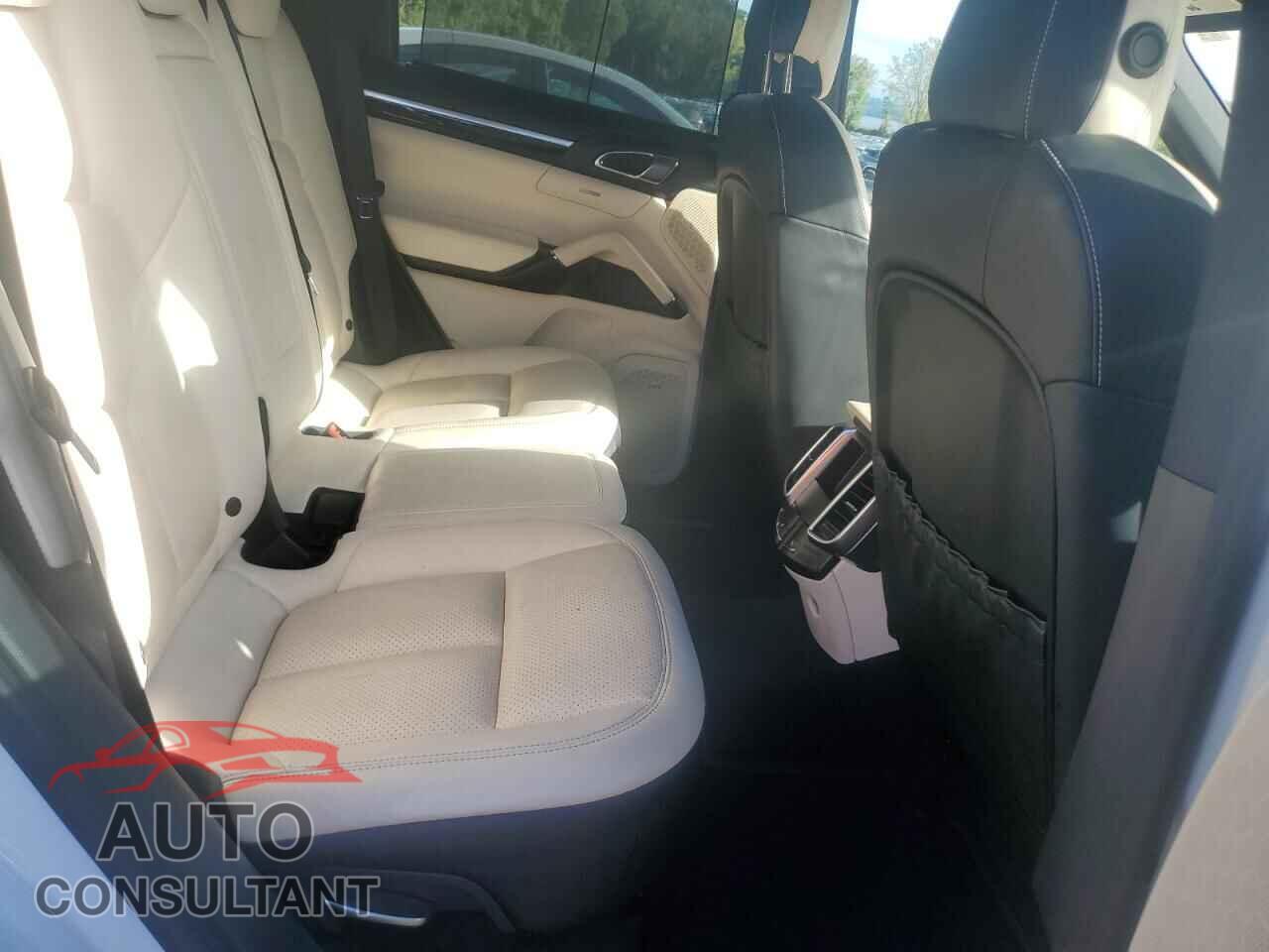 PORSCHE CAYENNE 2016 - WP1AB2A23GLA93744