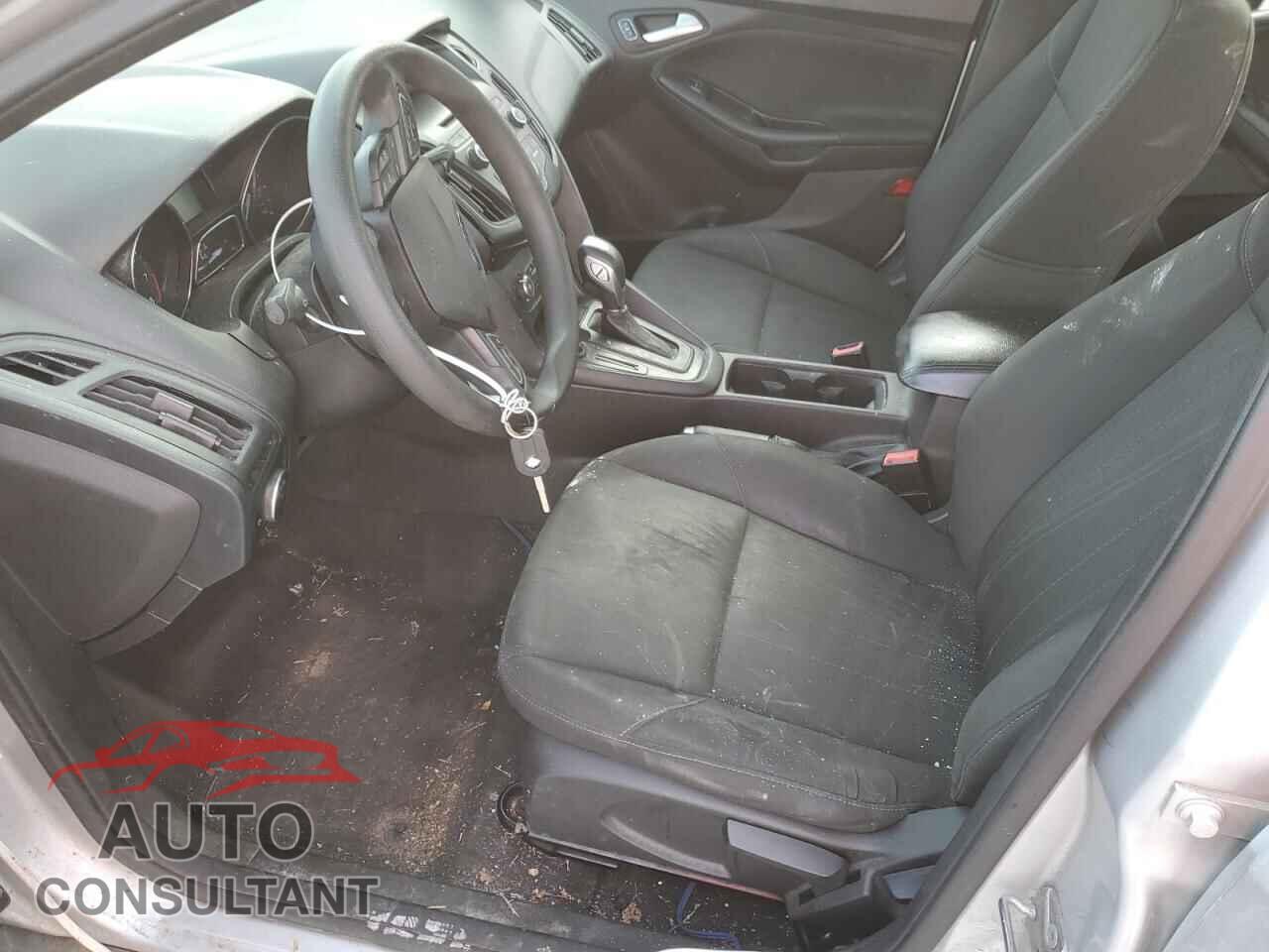 FORD FOCUS 2015 - 1FADP3F22FL374825