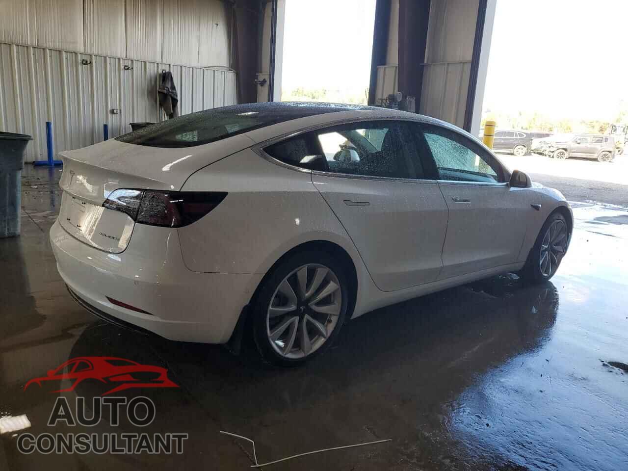 TESLA MODEL 3 2018 - 5YJ3E1EB0JF121998