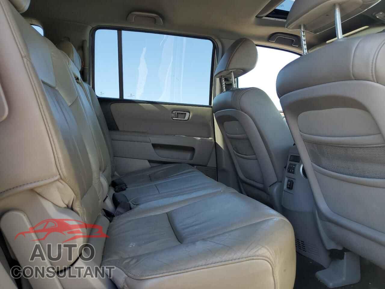 HONDA PILOT 2011 - 5FNYF3H56BB009681