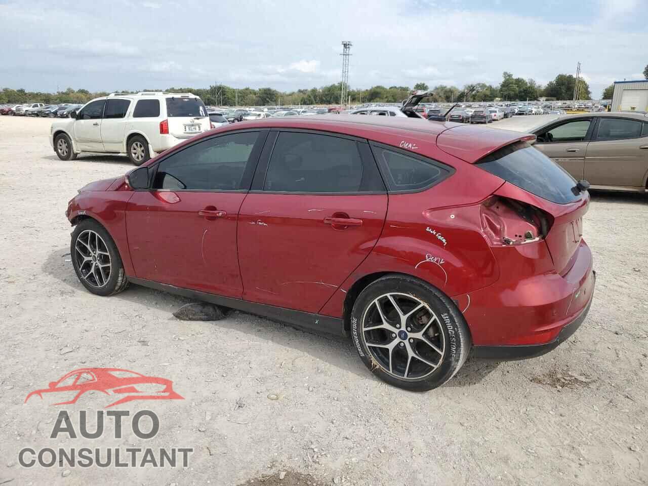 FORD FOCUS 2017 - 1FADP3M29HL229657