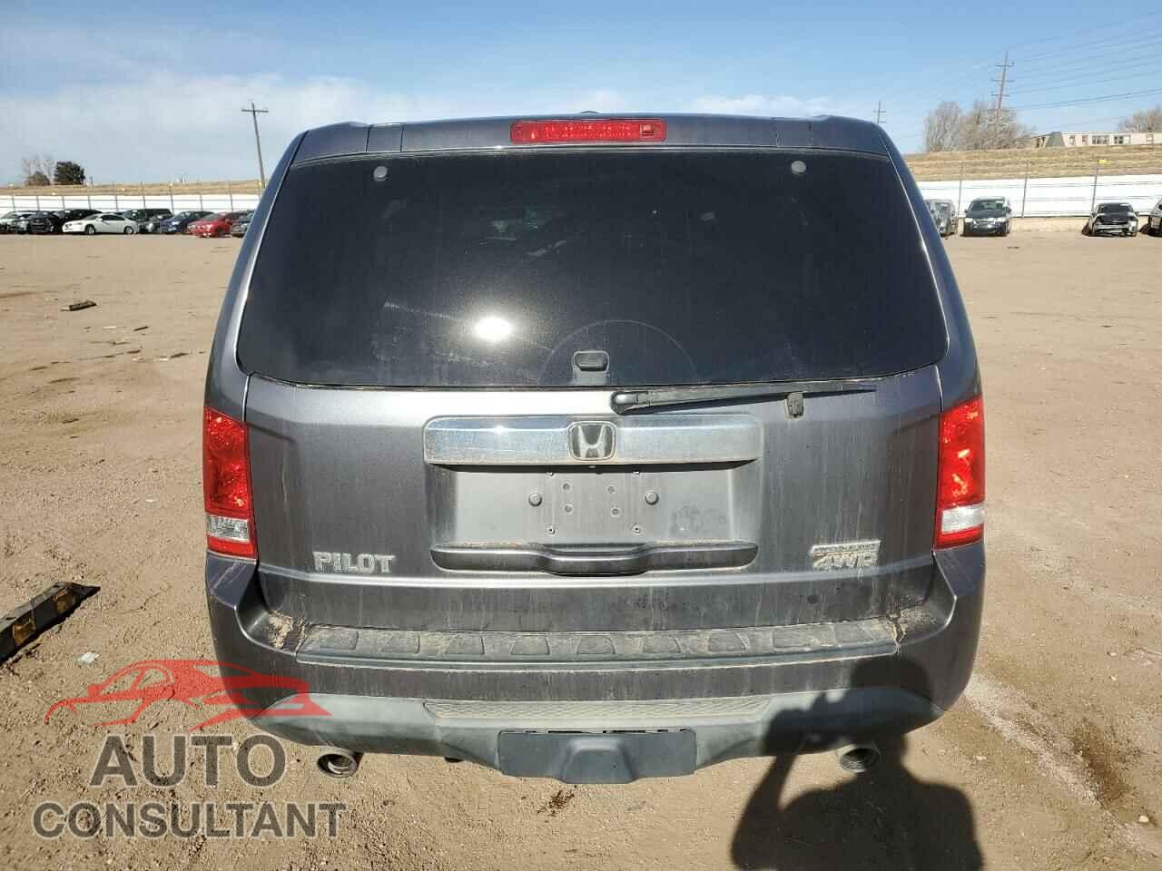 HONDA PILOT 2015 - 5FNYF4H38FB017968