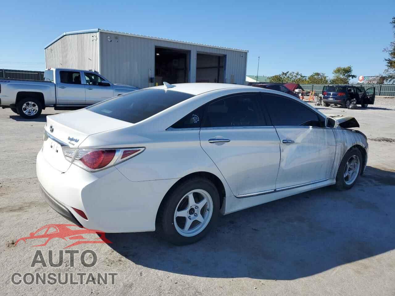 HYUNDAI SONATA 2011 - KMHEC4A48BA005459