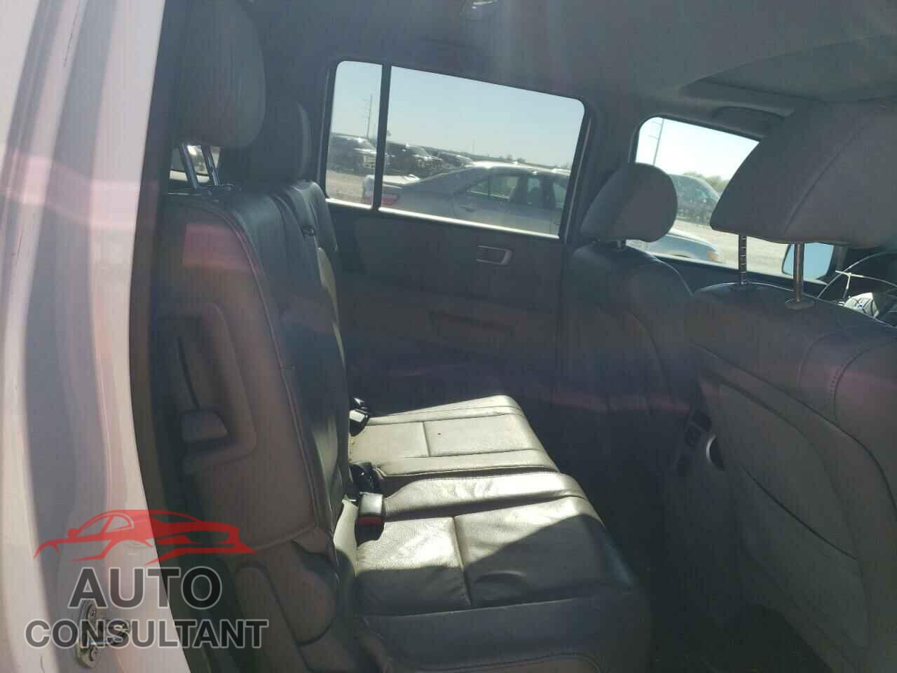 HONDA PILOT 2015 - 5FNYF3H51FB002529