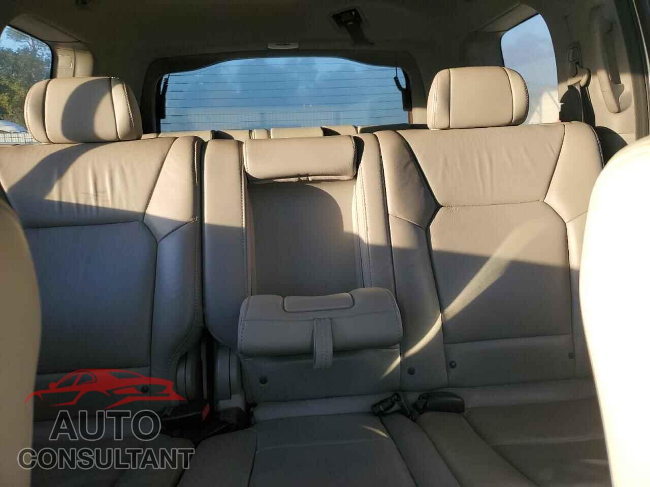 HONDA PILOT 2011 - 5FNYF3H56BB037769
