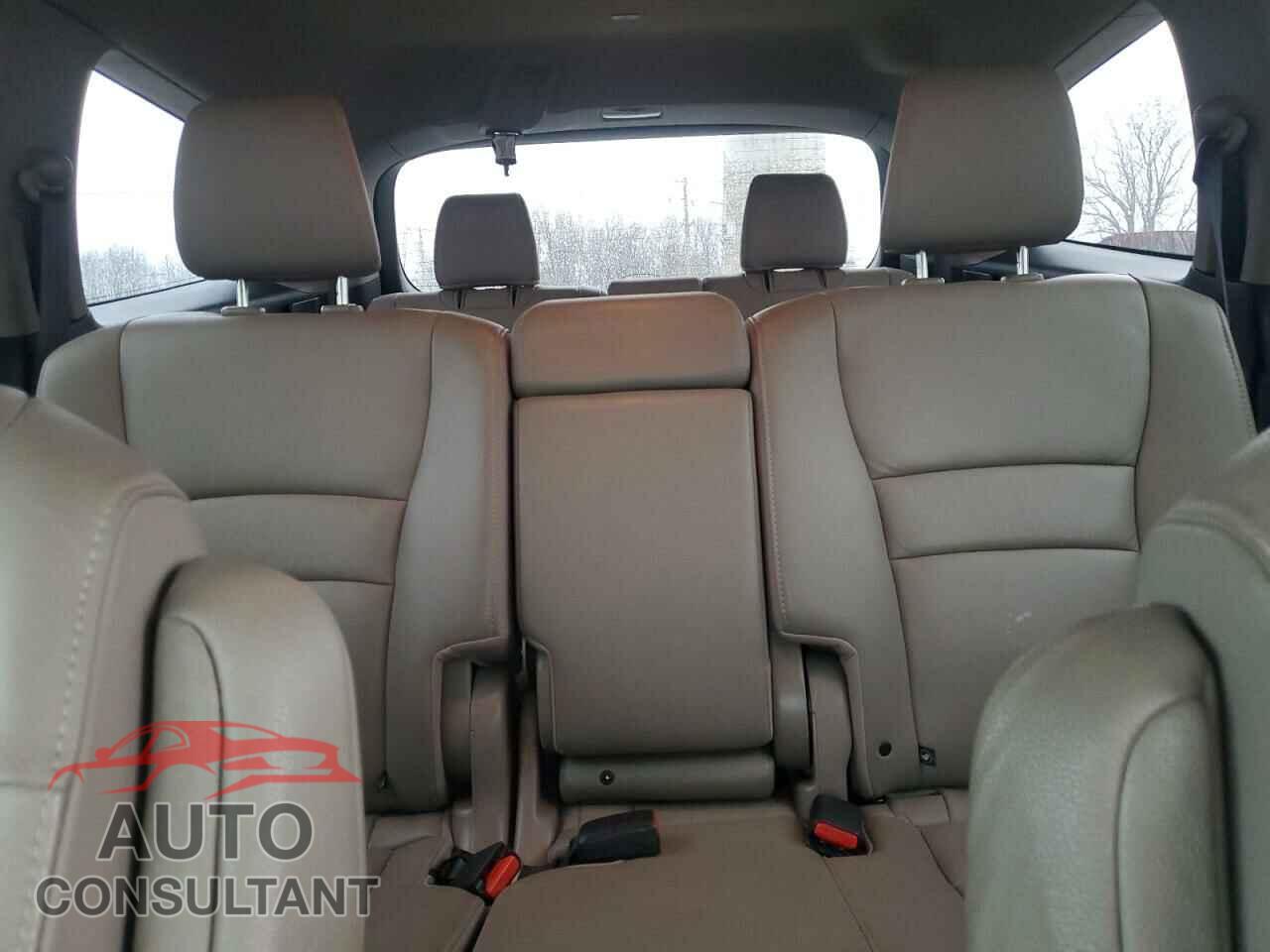 HONDA PILOT 2017 - 5FNYF6H51HB054053