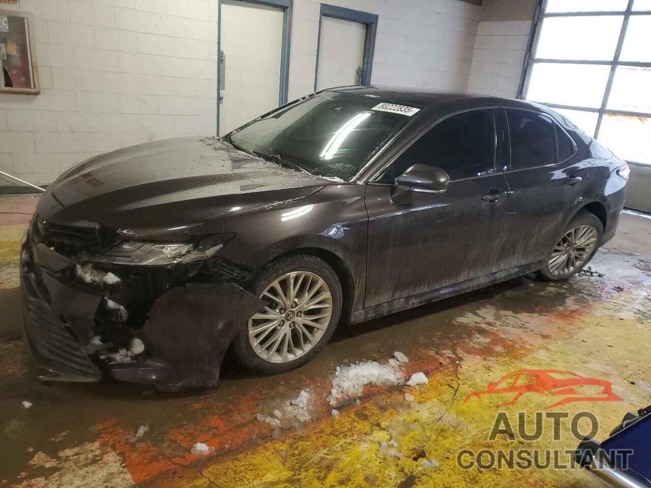 TOYOTA CAMRY 2018 - 4T1B11HK3JU506932